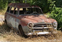 807_40_1644-rusty-old-car_web.jpg